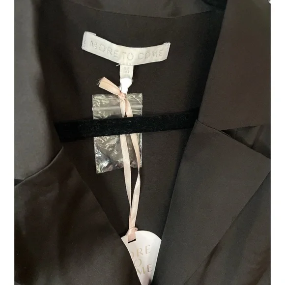 NWT Black Feather Sleeve Cropped Blazer Medium - Picture 7 of 7